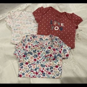 Newborn Carter's Onesies (3)